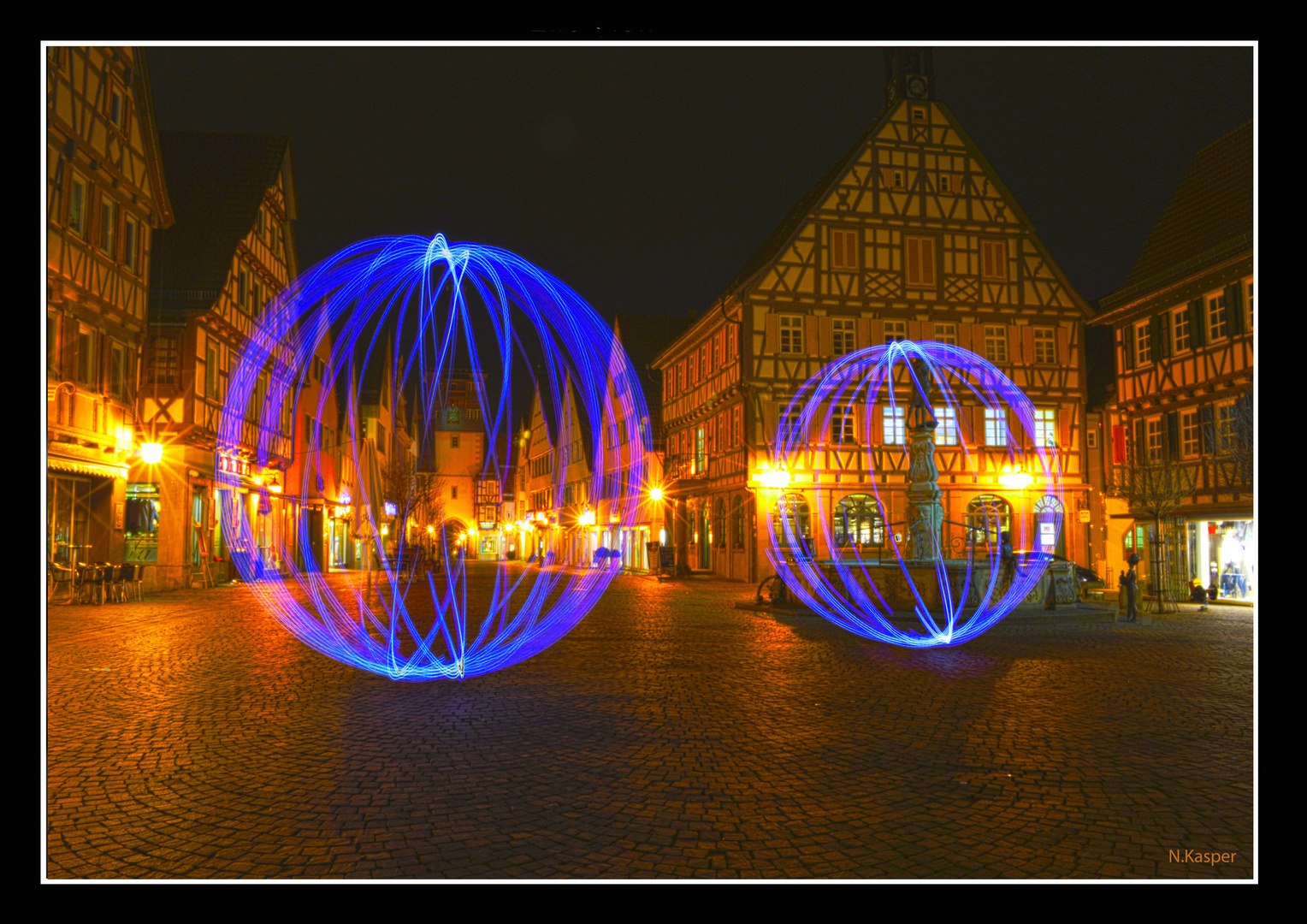 2x LightBall in der Stadt