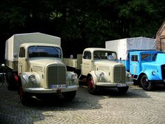 2x Mercedes und ein Opel Blitz