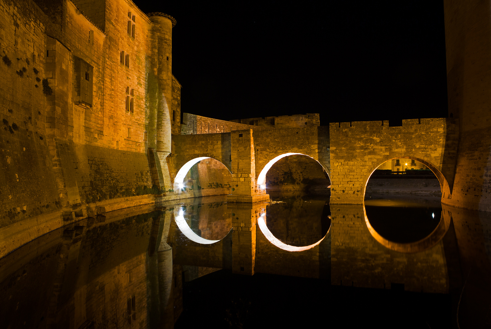 3 arches +3 reflets = 1 pont ....