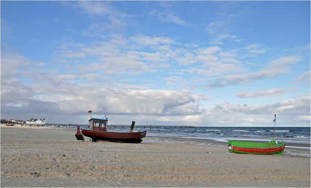 3 Böotchen am Strand