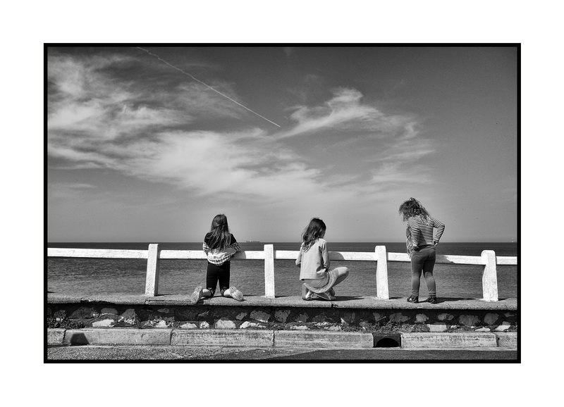 3 Children at the English Channel