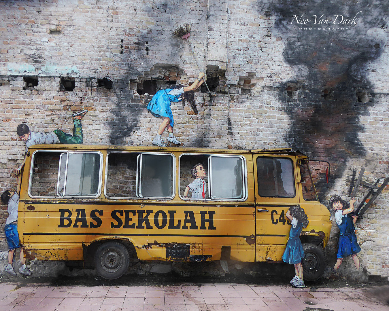 3-D Street Art "School Bus"