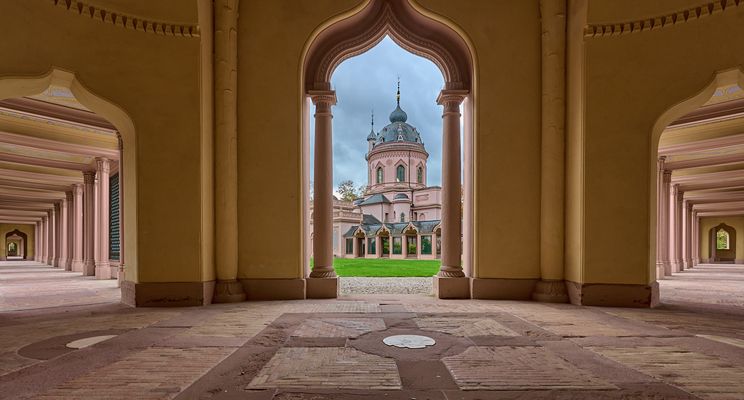 3 Durchblicke, mehr geht nicht, war gar nicht so einfach, da der Kreuzgang rechts kürzer...