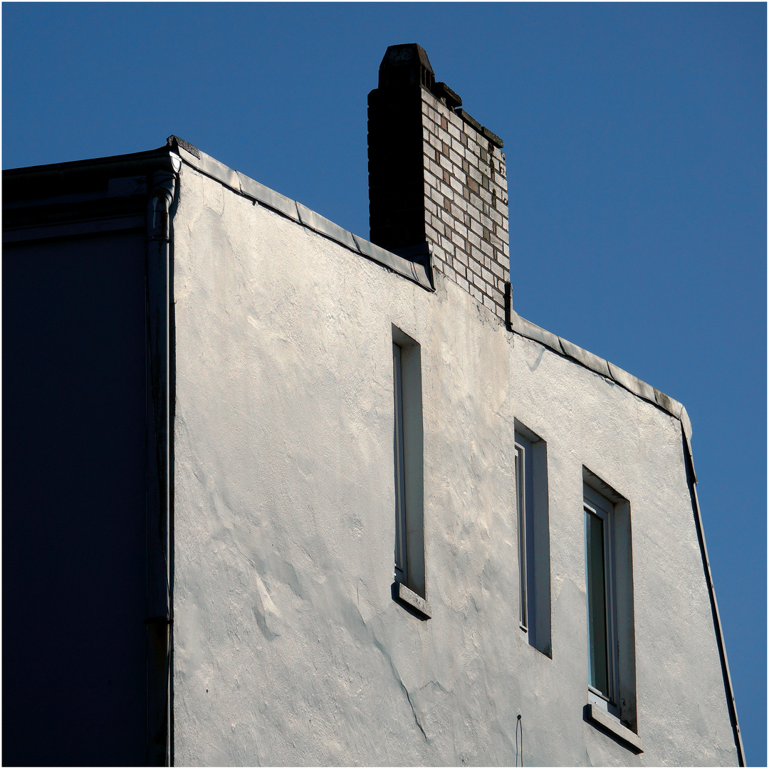 3 Fenster, blauer Himmel