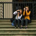 3 Fotofreunde vorm Rathaus Poznan, der eine stand hinter der Camera