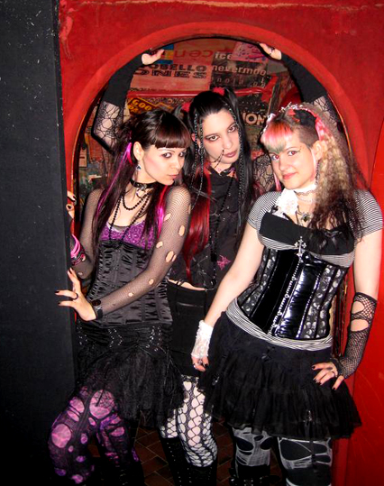 3 goth girls