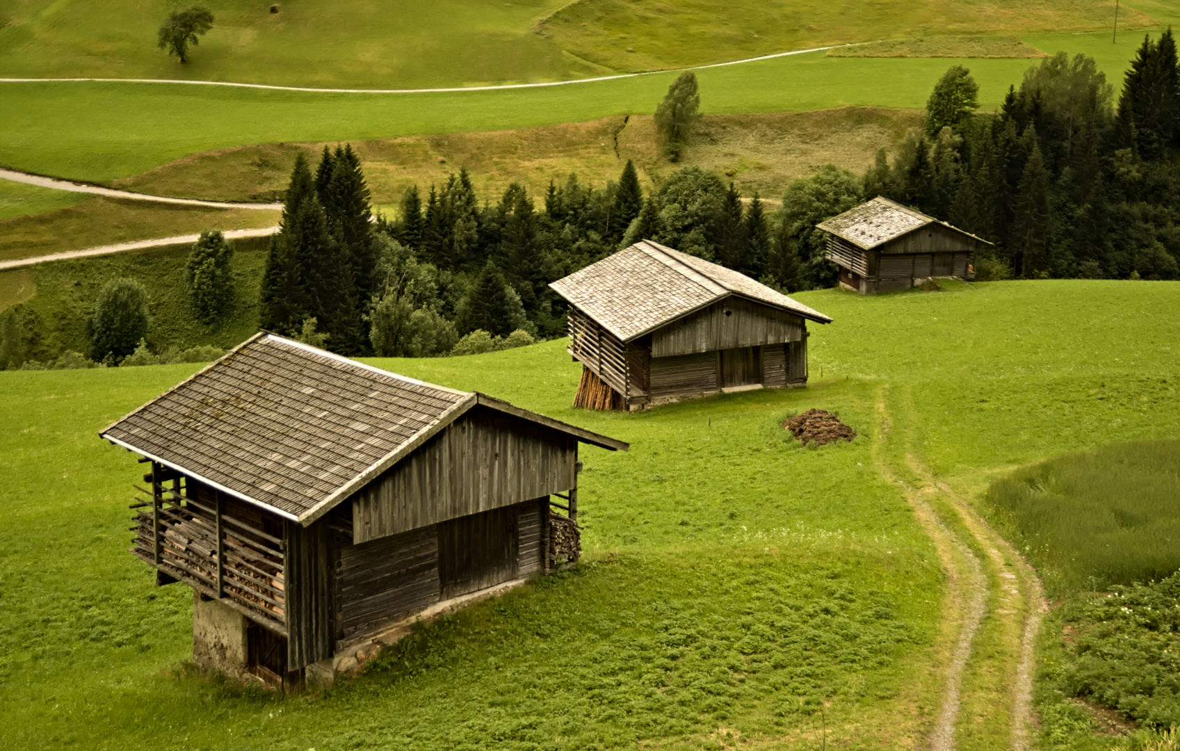 3 Hütten am Berg