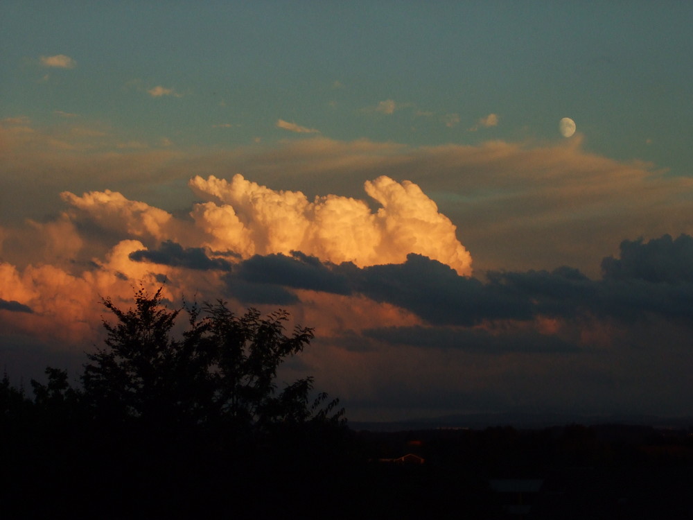 3 mal Wolken und der Mond