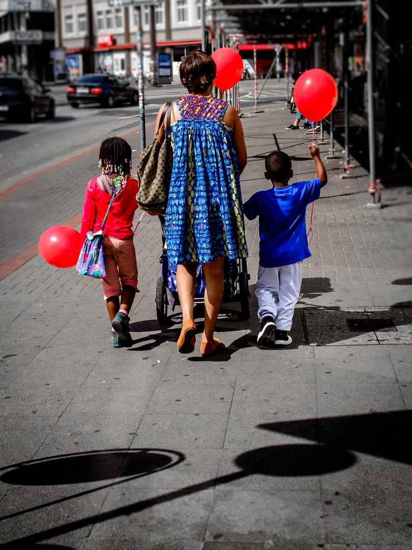 3 red ballons