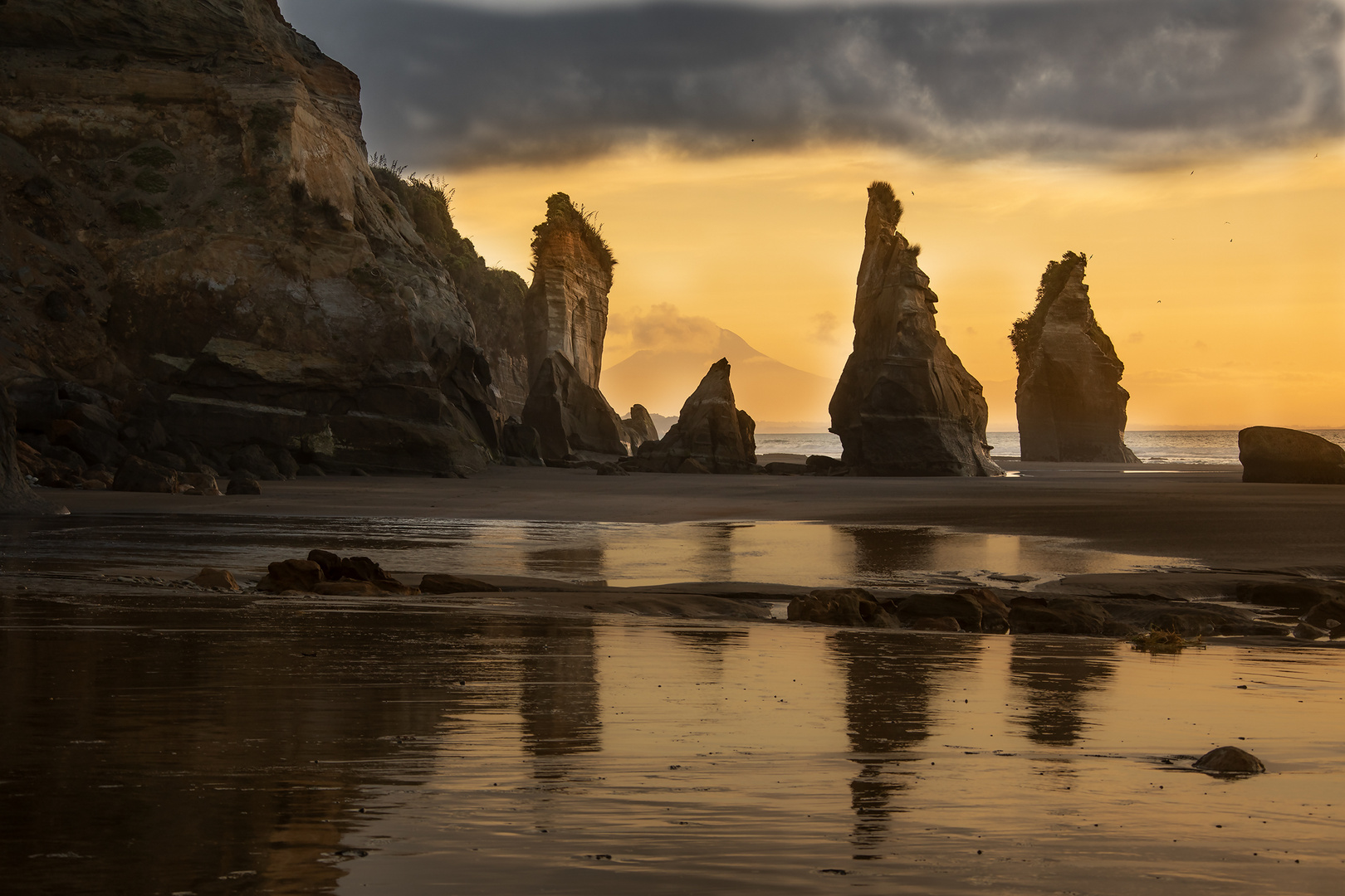 3 sisters beach NZ 