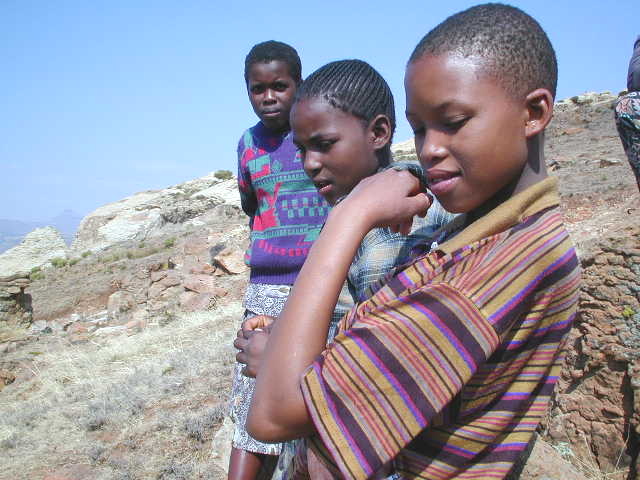 3 teenies aus Lesotho