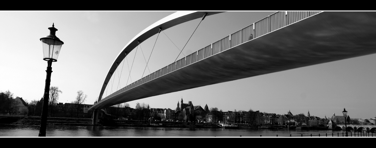 3 zu 1 (I/X) - Maastricht Fußgängerbrücke