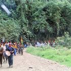 3.000 Kokabauern auf dem langen Fußweg aus den Yungas zu einer Demo nach La Paz