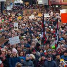 30.000 in Stuttgart gegen Rechtsradikale