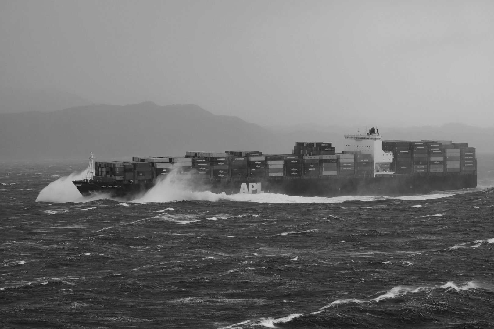 328m long 9200 TEU Containership "APL COLUMBUS" taking a wild ride in gale