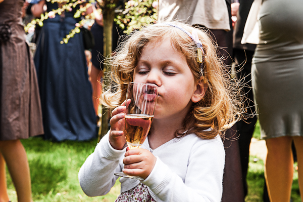 schnell bevor Mutti mich mit dem Sekt erwischt! by M.Steinberg 