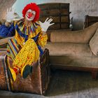 3367N-71N  Clown auf Koffer Lost Places