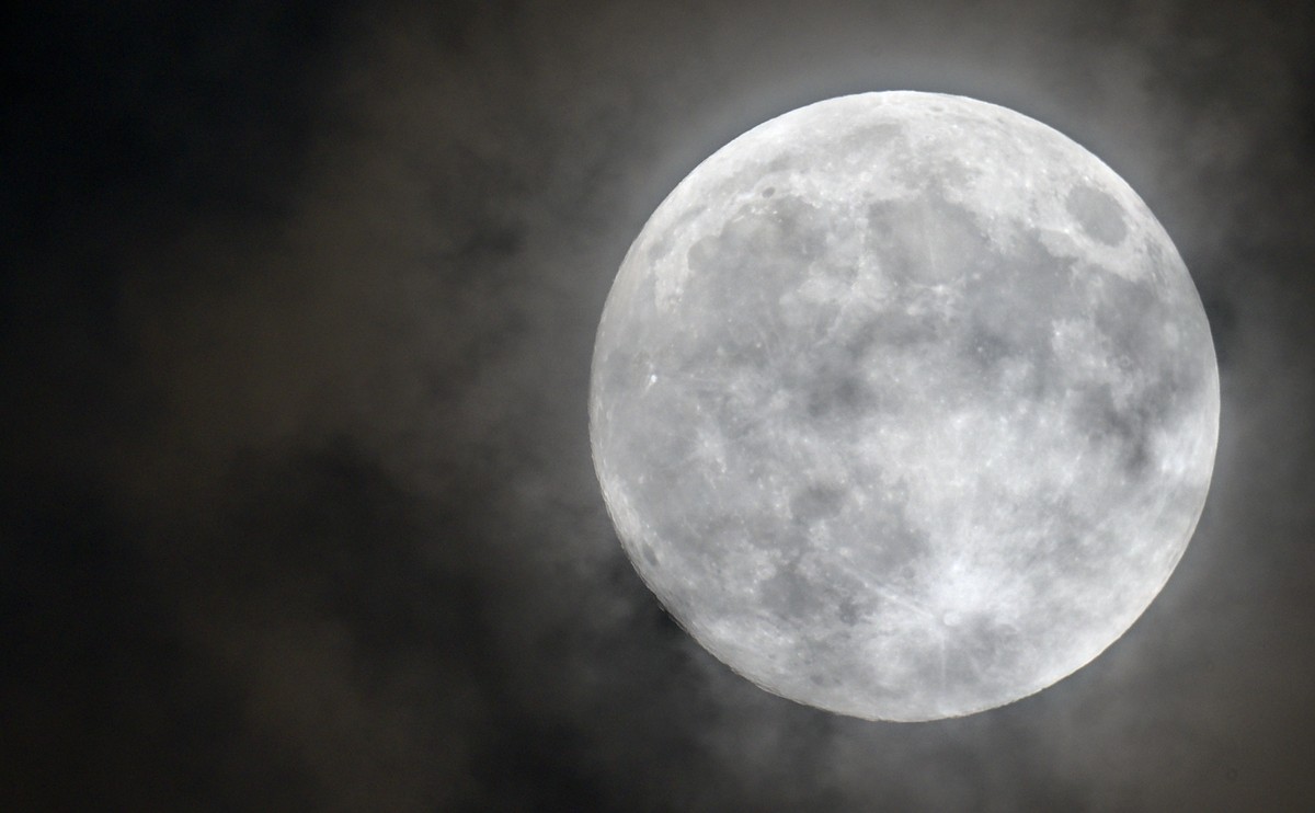 3:40 Std bis Supermoon - 99,4 %