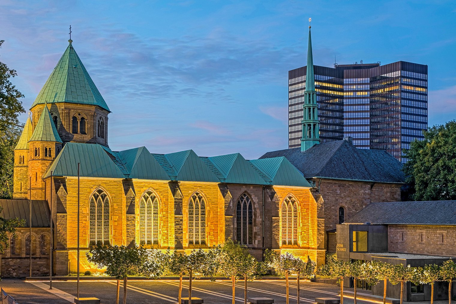 3400D-3409D Dom Hochhaus Essen Abendstimmung  HDR