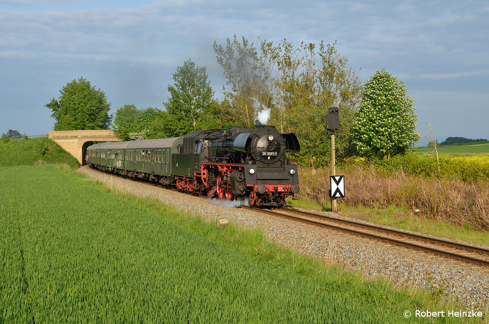 35 1097 auf Abschiedsfahrt aus Liberec nach Dresden bei Eibau