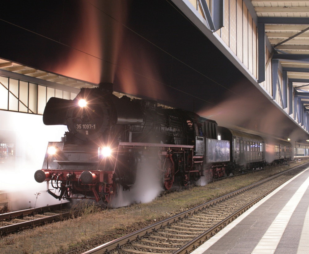 35 1097 im Bahnhof Zwickau 11.12.2011