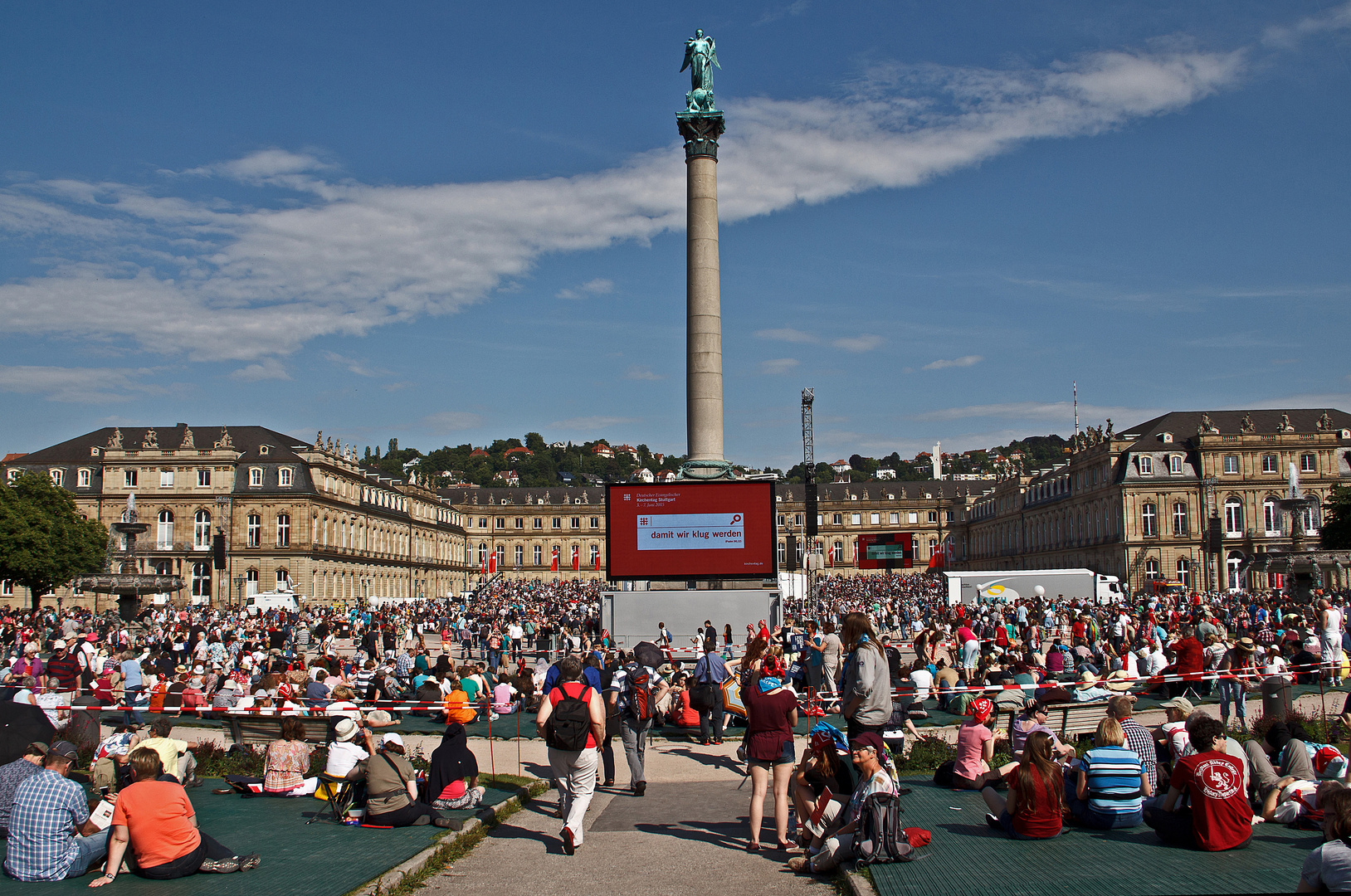 35. ev. Kirchentag auf dem Stuttgarter Schlossplatz vor dem Neuen Schloss