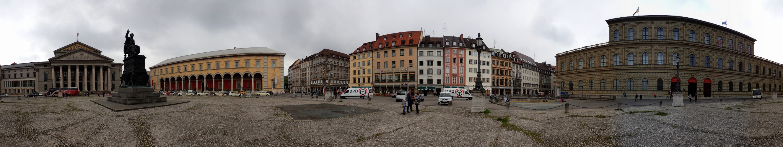 360 Grad vor der Oper