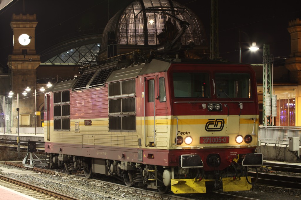 371 005-0 am Hbf Dresden