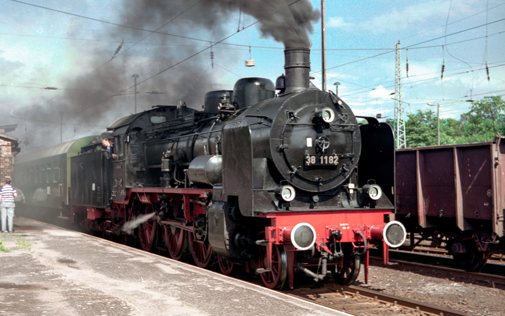 38 1182 im Bahnhof Eilenburg