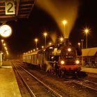 38 1182 mit Personenzug am Bahnsteig