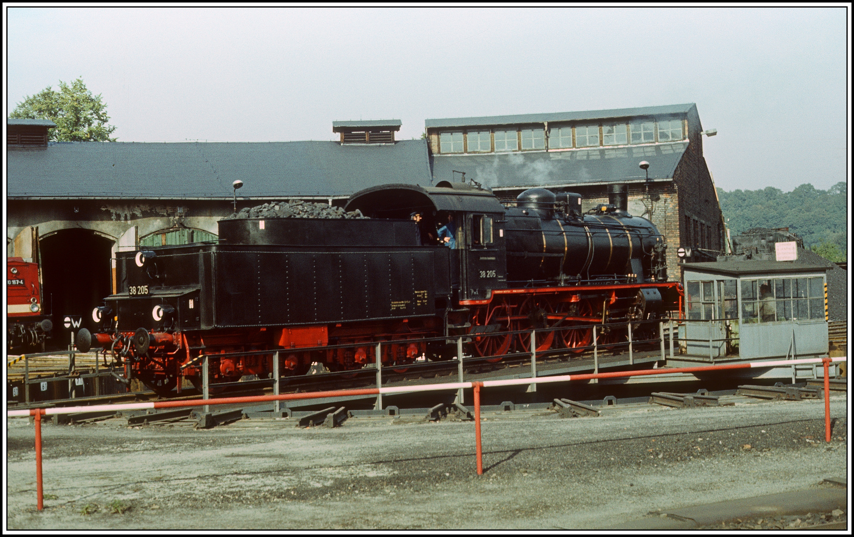 38 205 in Nossen auf der Drehscheibe