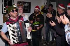 3808   Männermusik, mit singen, tanzen, lachen 