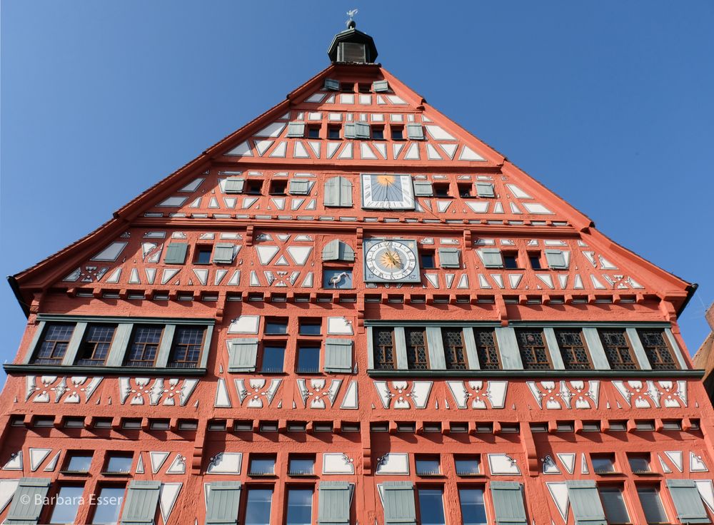 39-Die Rathaus-Fachwerkfassade im Weindorf Großbottwar