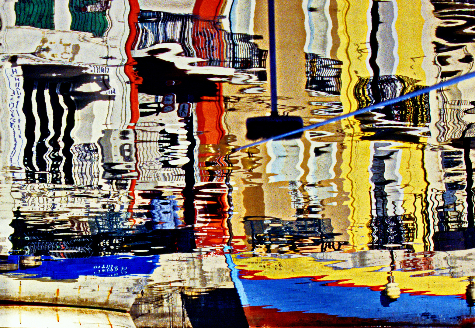 3952....reflet dans grand canal à Sète