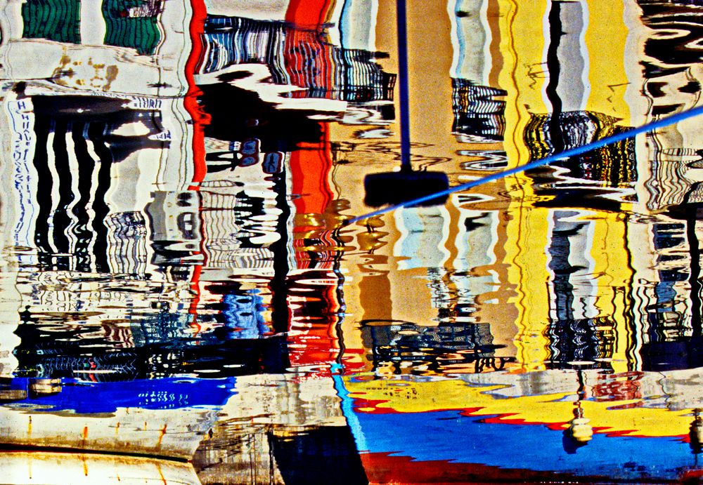 3952....reflet dans grand canal à Sète