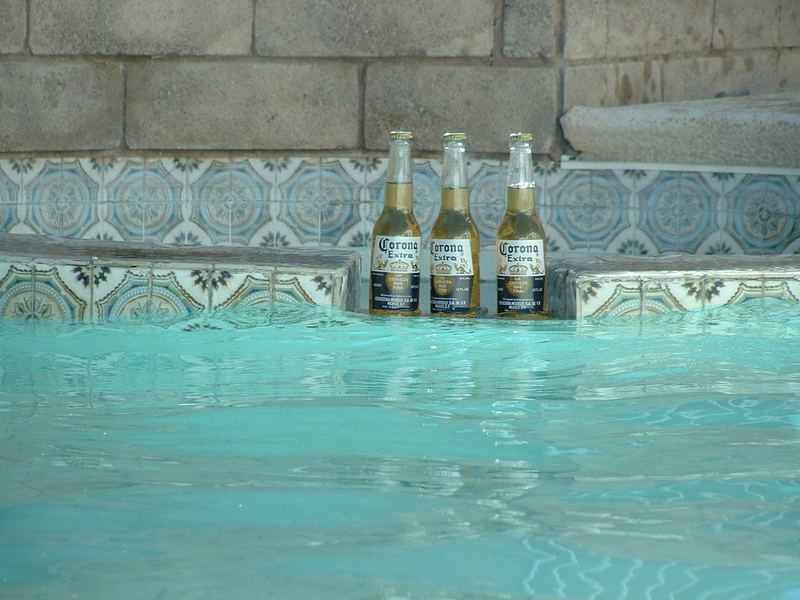 3Bier kühlen im Pool in Las Vegas