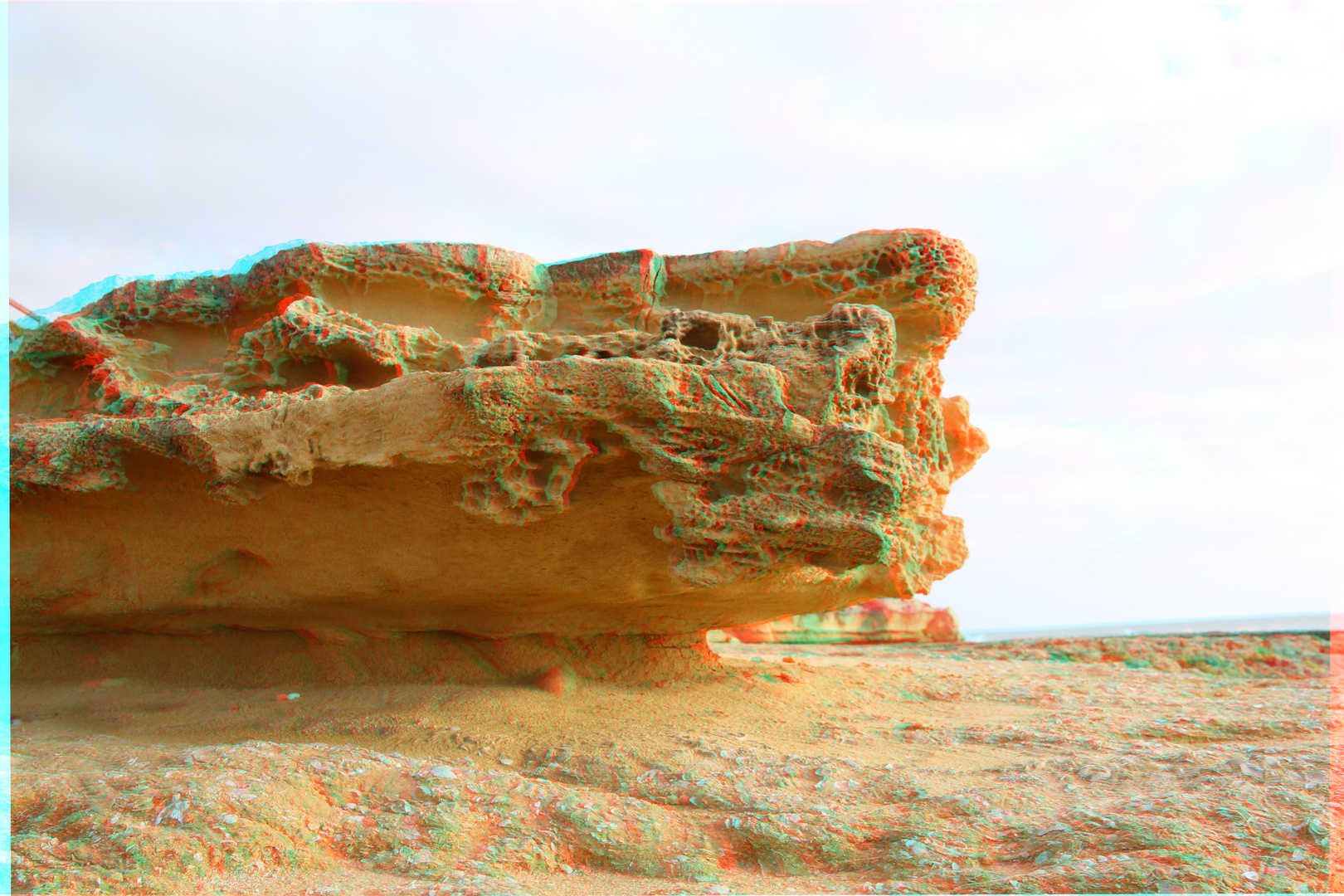 3D Bild (Anaglyph rot/cyan) von Kalksandsteinfelsen an der Algarve