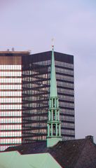 3D Rathaus Essen, davor Turm des Münsters...