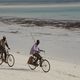 Fortbewegung am Strand von Sansibar