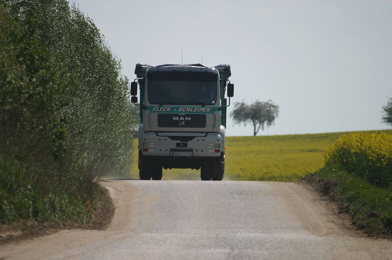 4-Achser LKW im Einsatz.