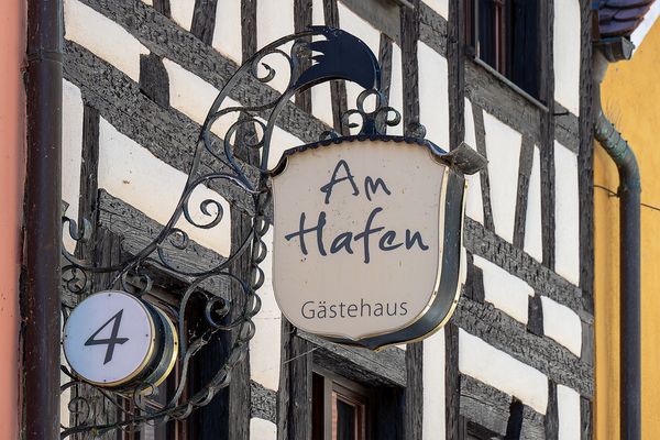 4 Am Hafen