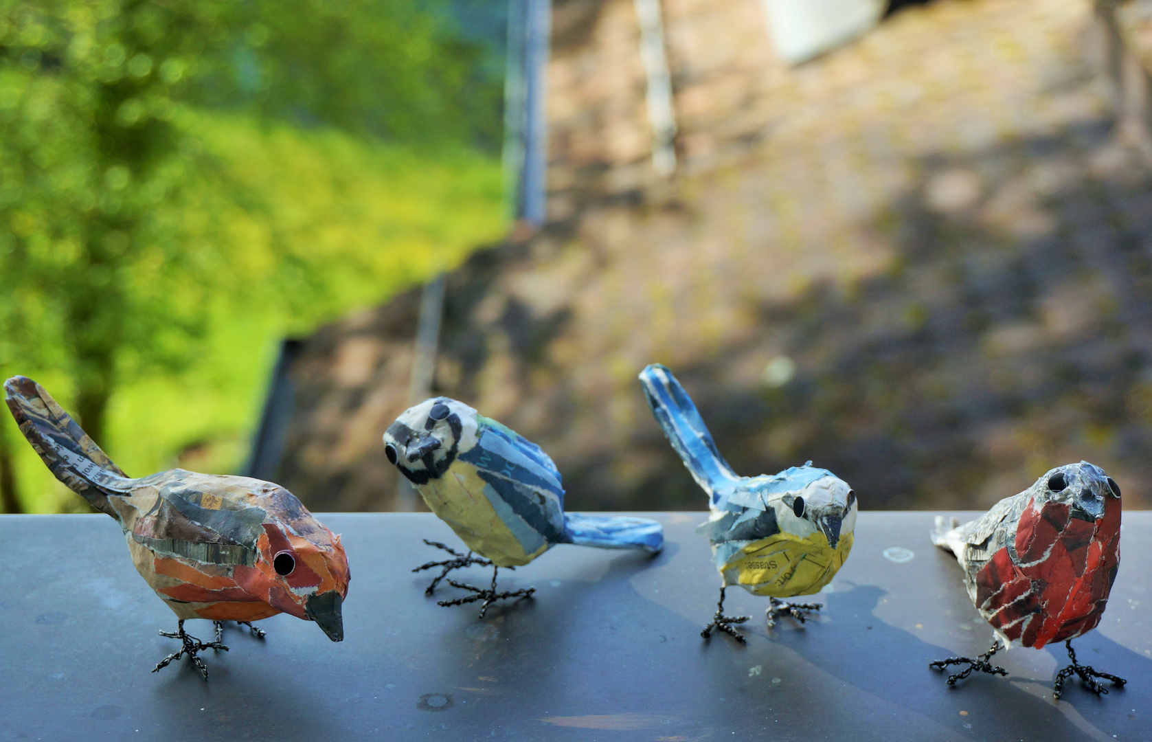 4 Besucher auf dem Fensterbrett