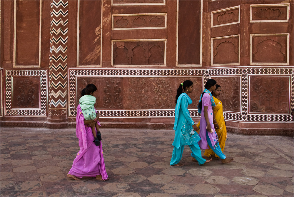 4 Frauen am Taj Mahal