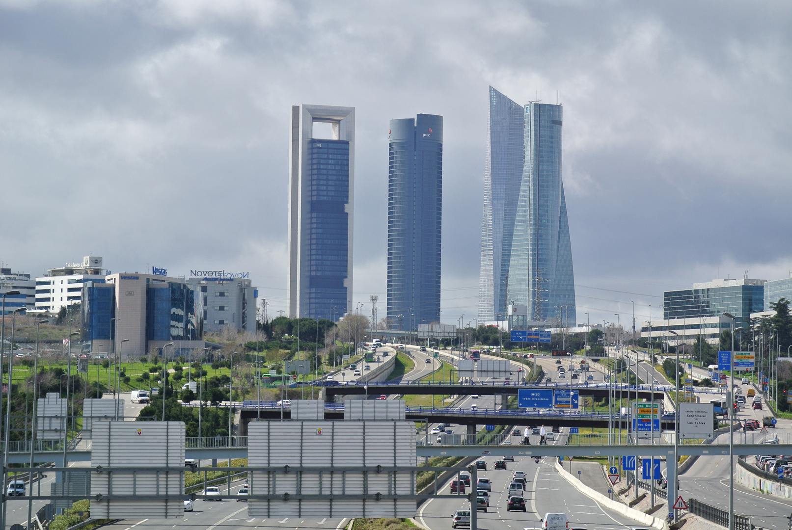 4 Hochhäuser Foto & Bild europe, spain, madrid Bilder auf