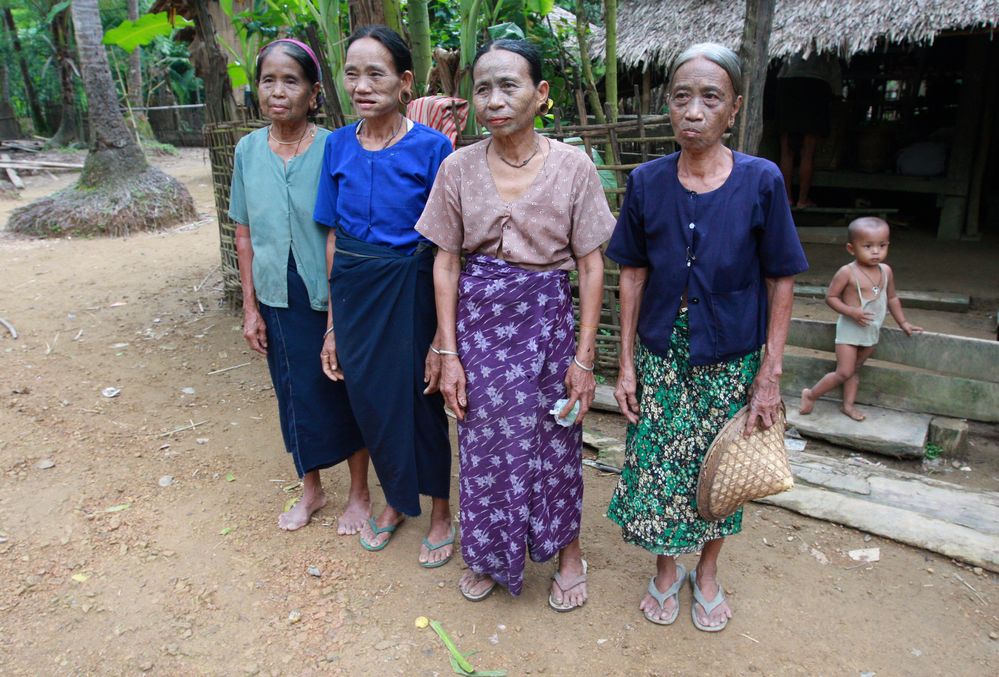 4 Tattoo Woman Mrauk U- Myanmar