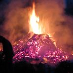 (4) und dann gingen wir noch zum Osterfeuer und es ....