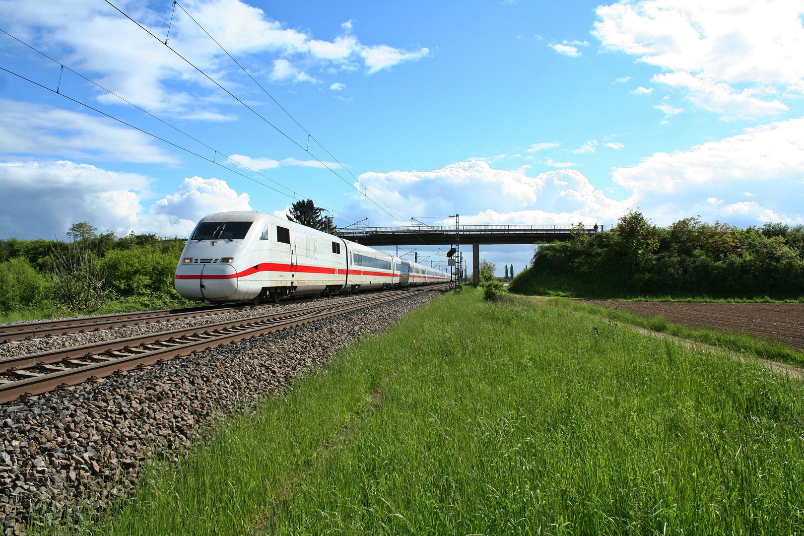 402 024-4 und 402 022-8