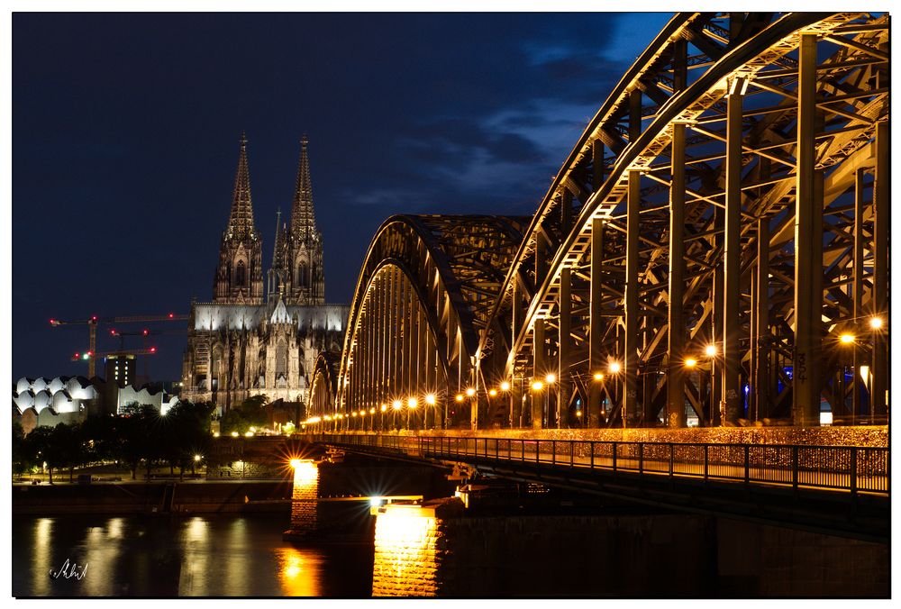 4032   --- an der Hohenzollernbrücke (Köln) ---