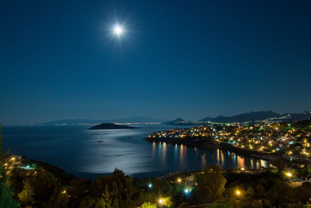 Mondlicht über der Bucht von  Bodrum von Hannelore AYDIN