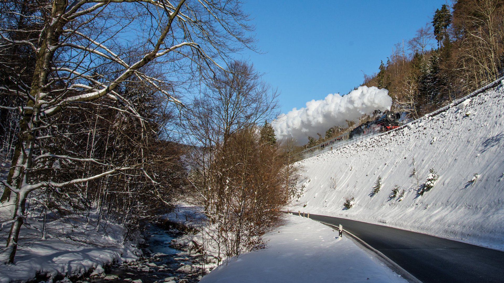 41 1144-9 donnert am 07.02.2015 der Steigung nach Gehlberg...